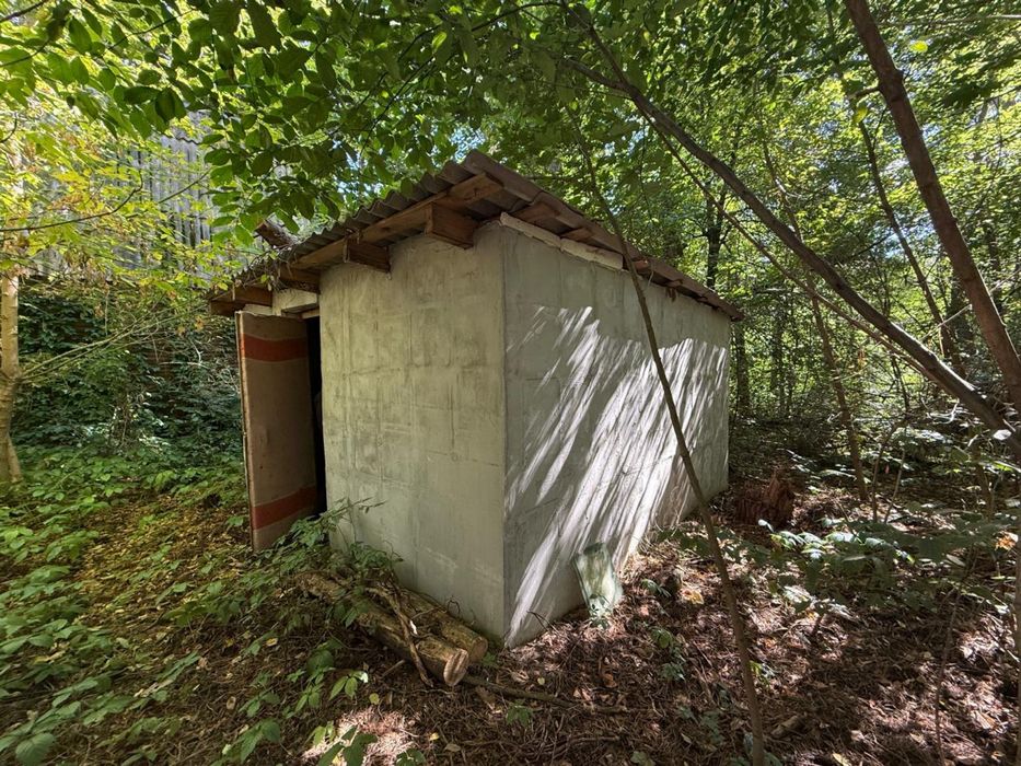 Будинок з банею та басейном в мальовничому місті