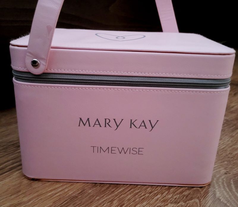 Продам шкатулку для прикрас фірми Mary Kay