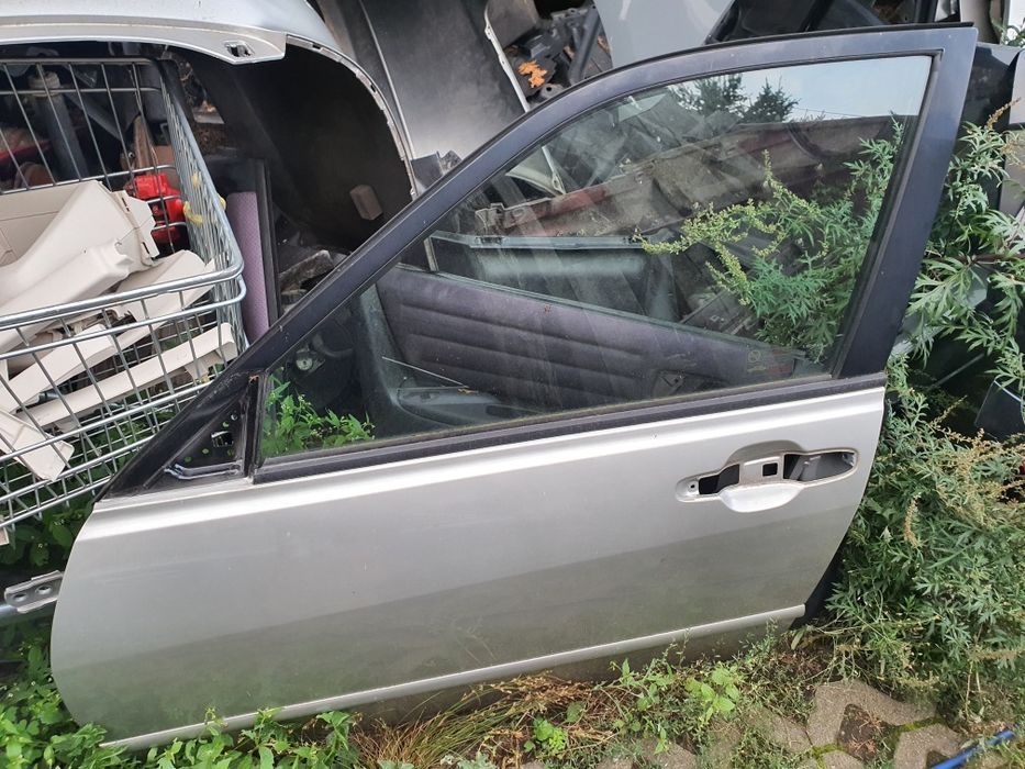 LEXUS IS200 IS300 drzwi lewe przednie 1C0 99-05
