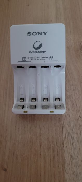 Ładowarka do akumulatorów Sony + akumulatorki