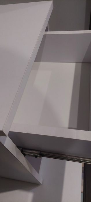 Продам тумбочку белую. Спальня, прихожая