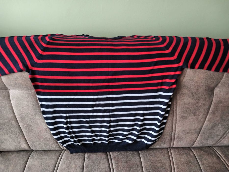 Sweter męski granatowy z białymi i czerwonymi paskami L/XL