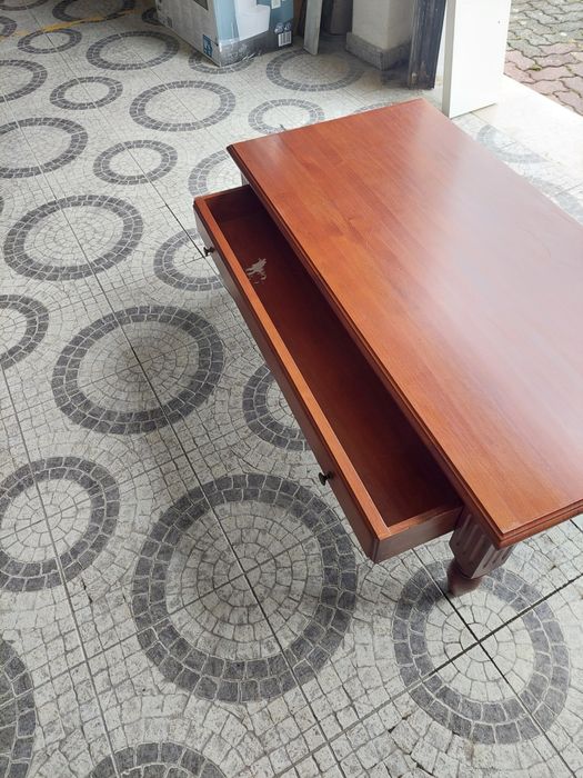 Mesa de centro em madeira