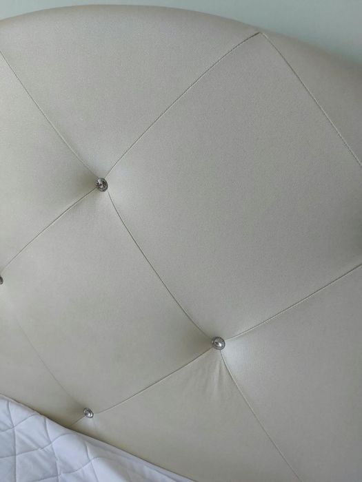 Cama de casal com 2 cabeceiras e 2 mesinhas de cabeceira wengue e carvalho