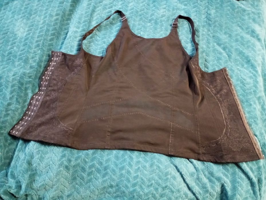 Gorset wyszczuplający pod biust bielizna koszulka