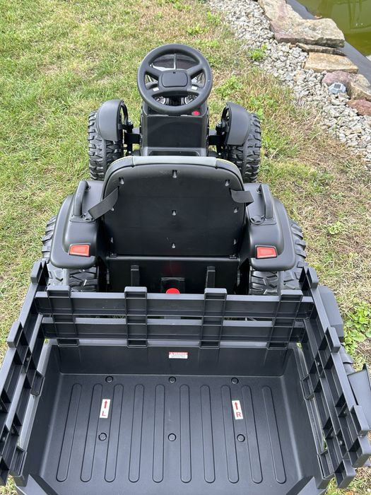 Duży Traktor na akumulator z Przyczepką Pilot 2x45Watt czarny