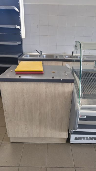 Meble , lodówki sklepowe w bardzo dobrym stanie