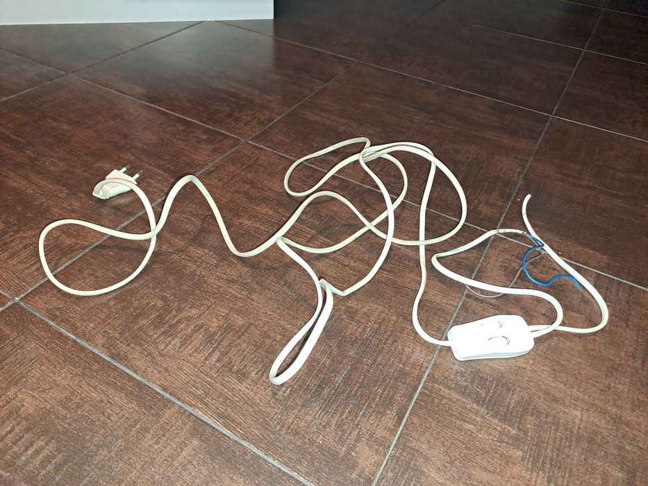 Kabel z wyłącznikiem podwójnym