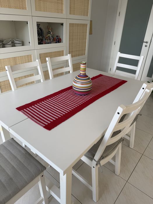 Mesa de Jantar Extensivel e 6 Cadeiras