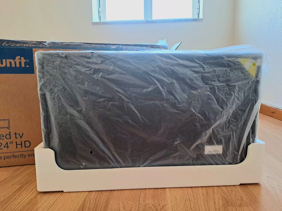 Televisor LED Kunft 24" HD (Modelo K8332X24H)