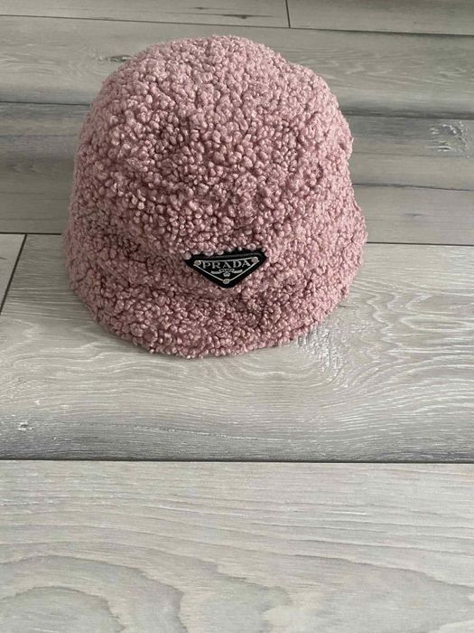 Kapelusz futrzany Prada milano