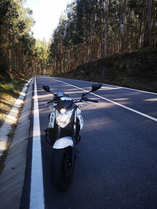 Yamaha XJ6 2012.