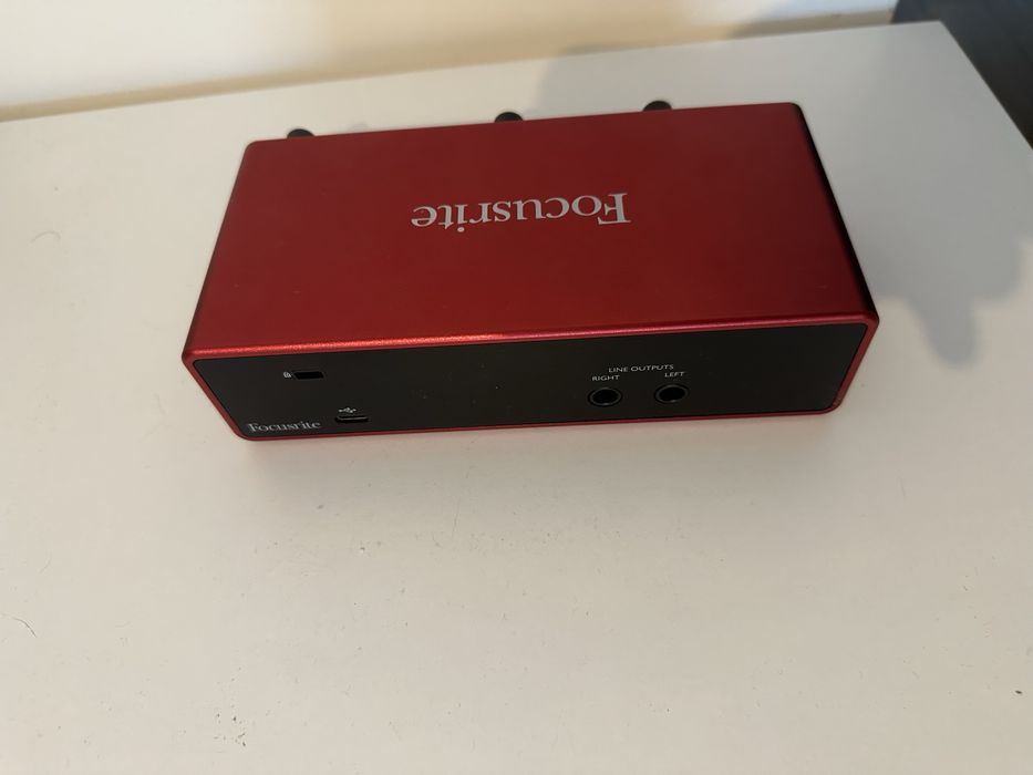 Placa focusrite 2i2