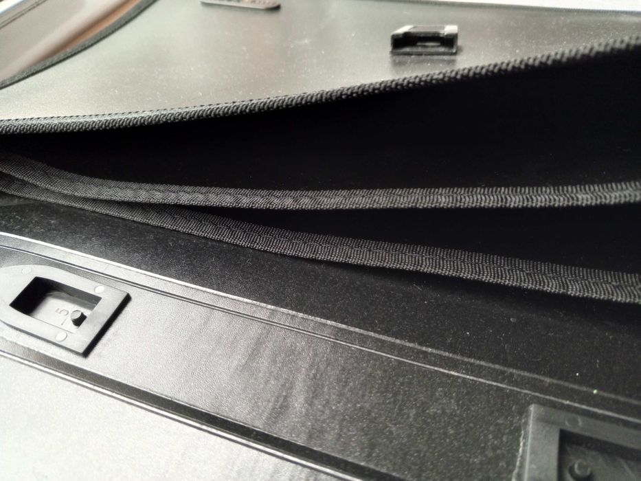 Портфель пластиковый, чёрный