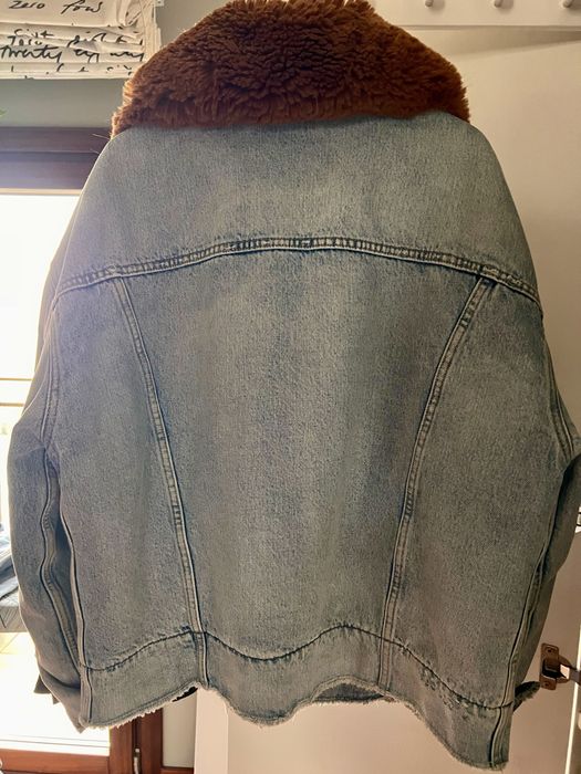 Blusão ganha Levi’s