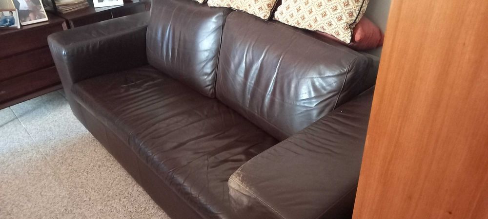 Sofá em Pele já com alguns anos