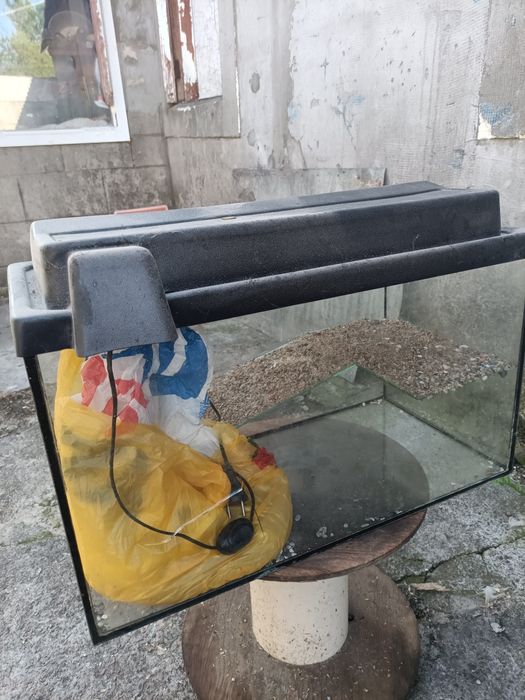 Продам акваріум з камінням