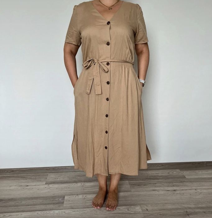 Beżowa sukienka szmizjerka z wiskozy I lnu 46