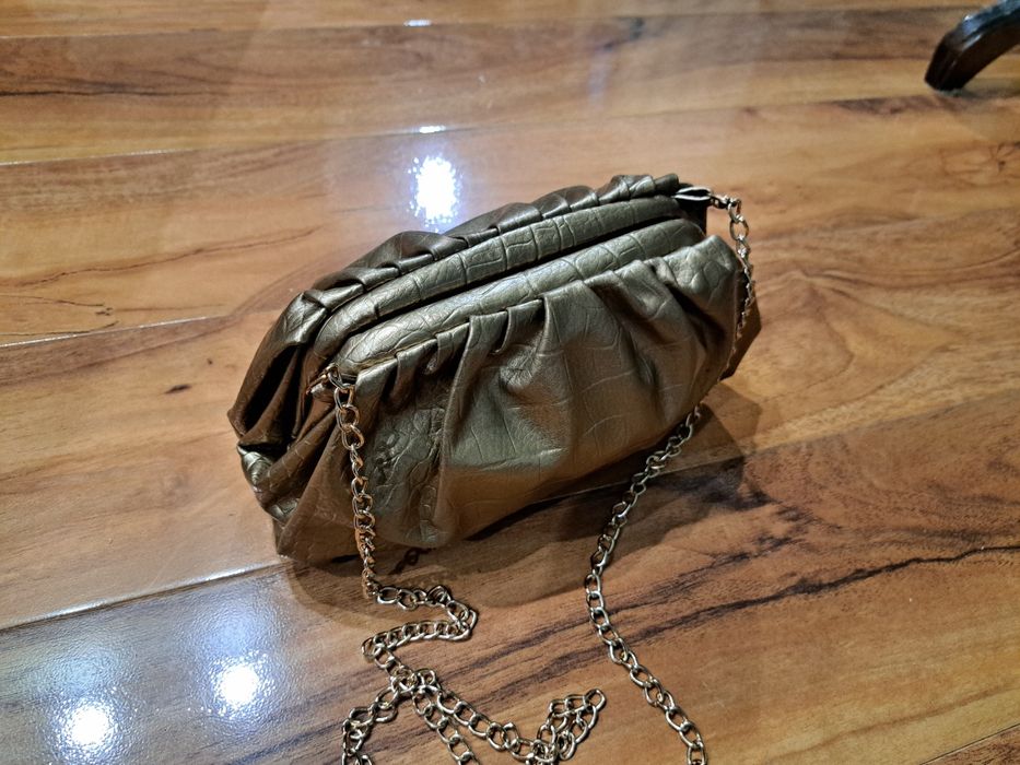 Torebka złota na łańcuszku