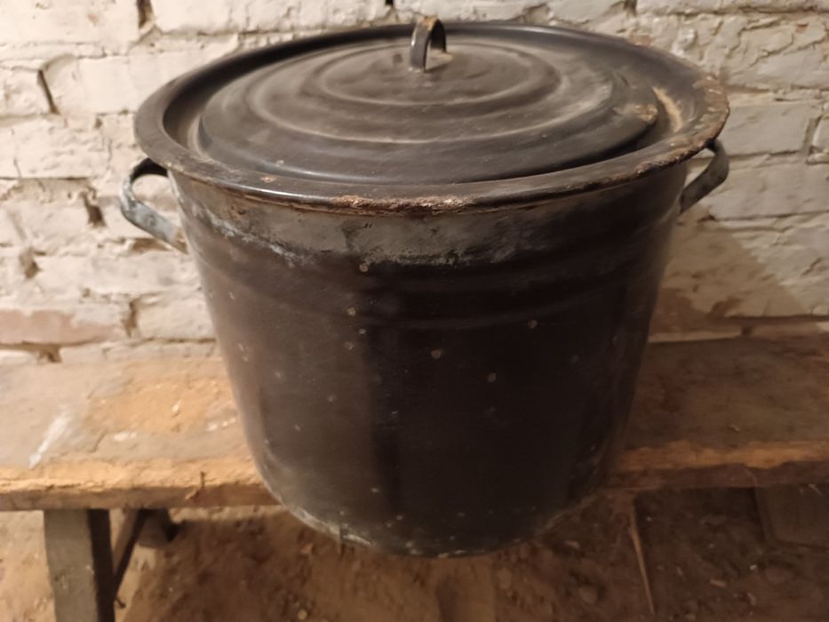 Крышки эмалированные.Кастрюля эмалированная 40 л.Таз эмалированный.