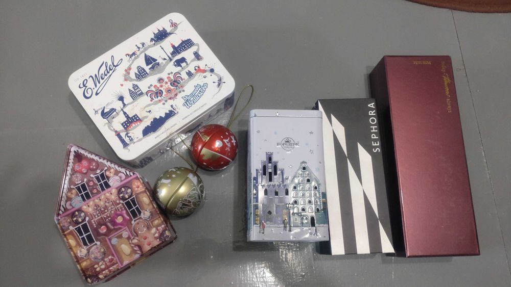 Oddam pudełka, puszki różne