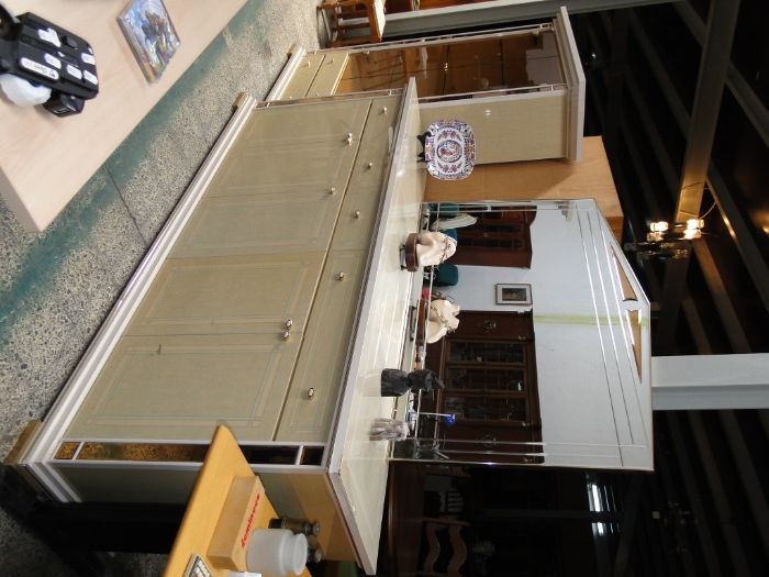 Grande aparador com espelho - Bom estado geral à excepção do tampo do