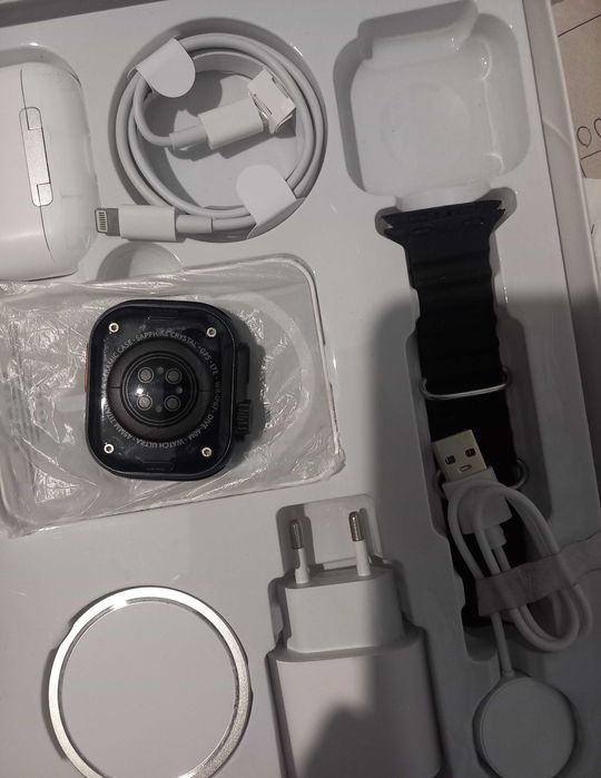 годинник, безпроводна зарядка, безпроводні навушники в наборі