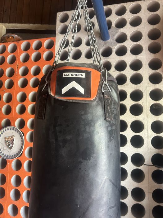 Saco de boxe sem luvas