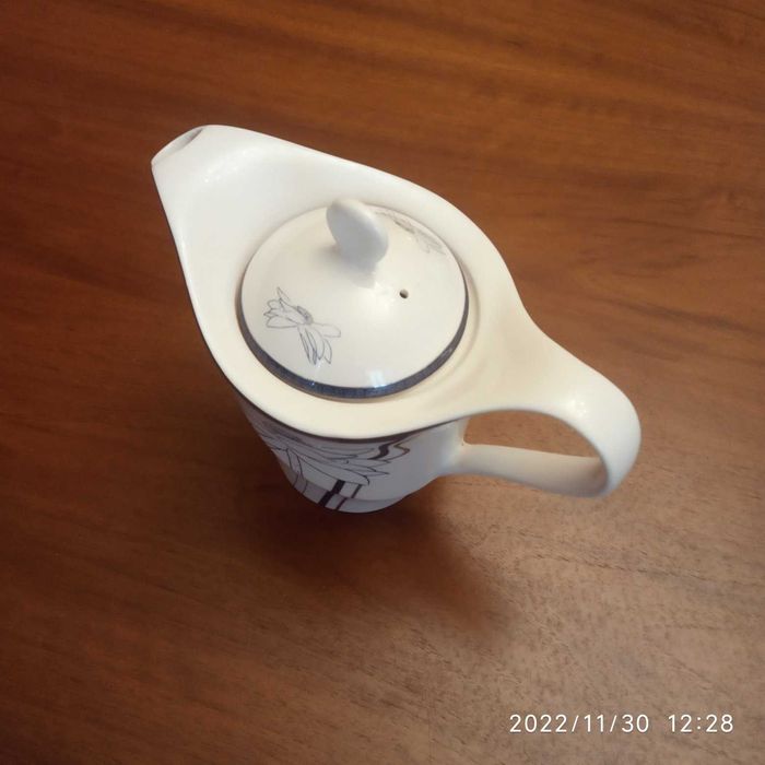 ceramiczny dzbanek zaparzacz do herbaty nowoczesny design