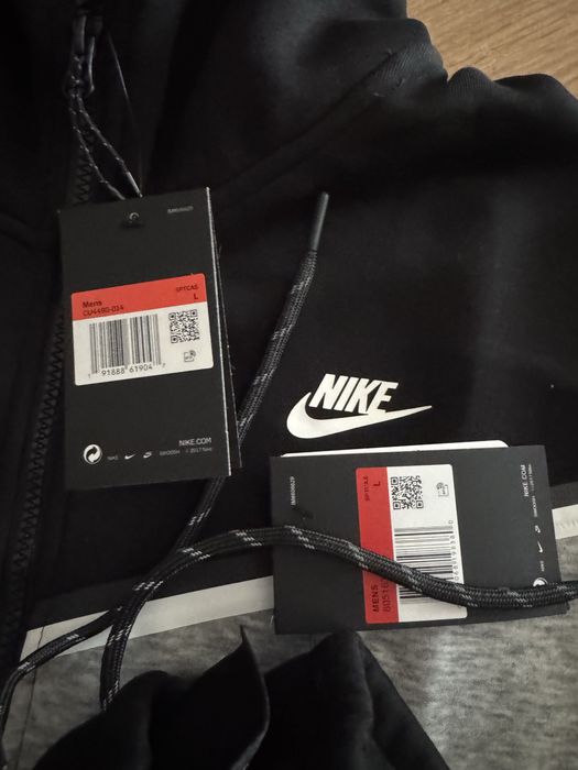 Nike tech preto e cinzento L