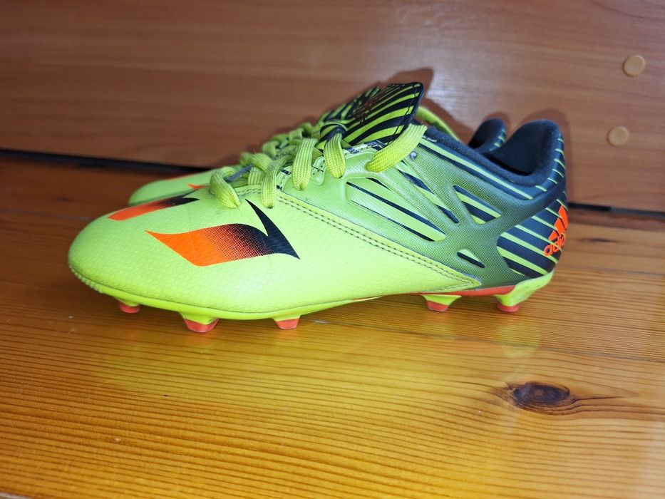 Buty do gry w piłkę nożną tzw. korki 35/36