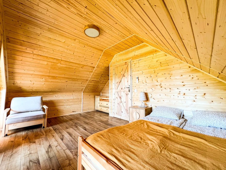 Domek drewniany całoroczny nad jeziorem z sauną i jacuzzi