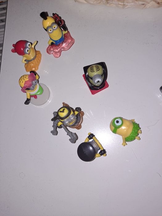 Minionki figurki kinder