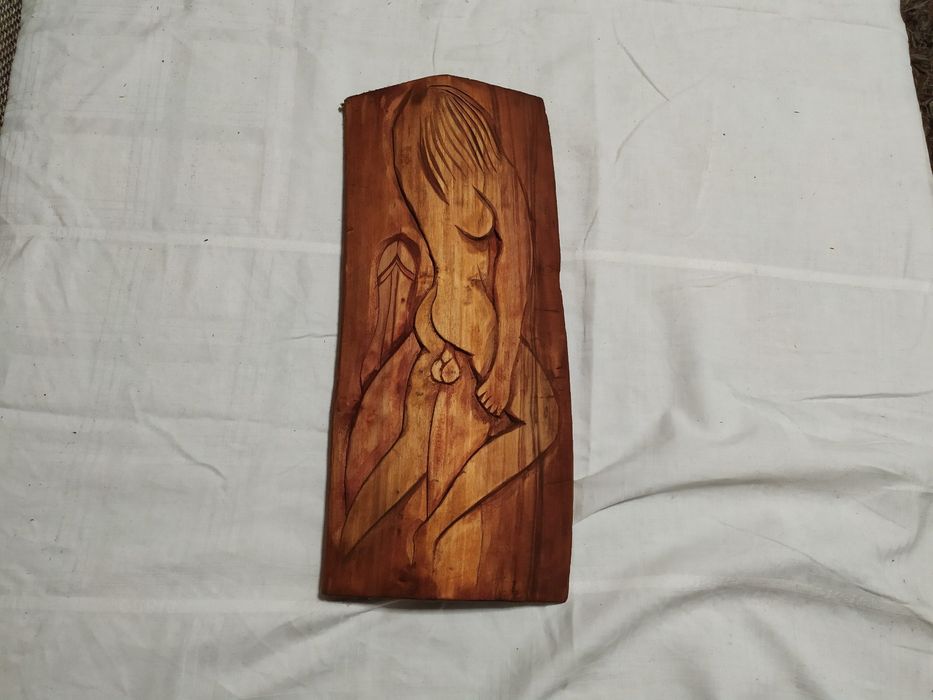 Płaskorzeźba drewniana