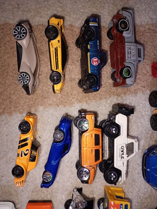 Машинки Hot wheels залізні і пластикові