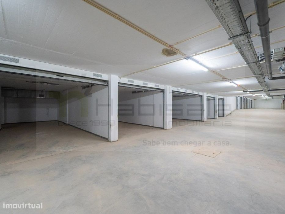 T2 com Terraço e Box em Condomínio de Luxo com Piscina, Ginásio e S...