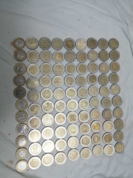 Moedas de colecção, defeitos de cunhagem e algumas com pormenores.
