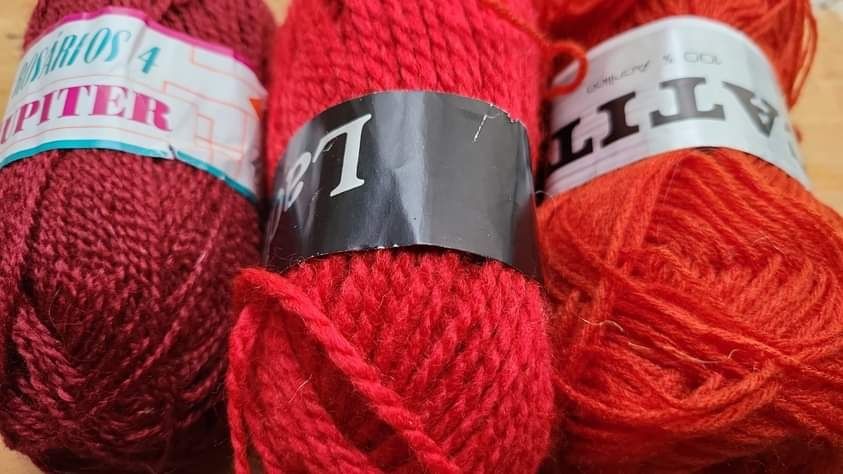 Lãs acrílicas novelos de 50 gr várias marcas