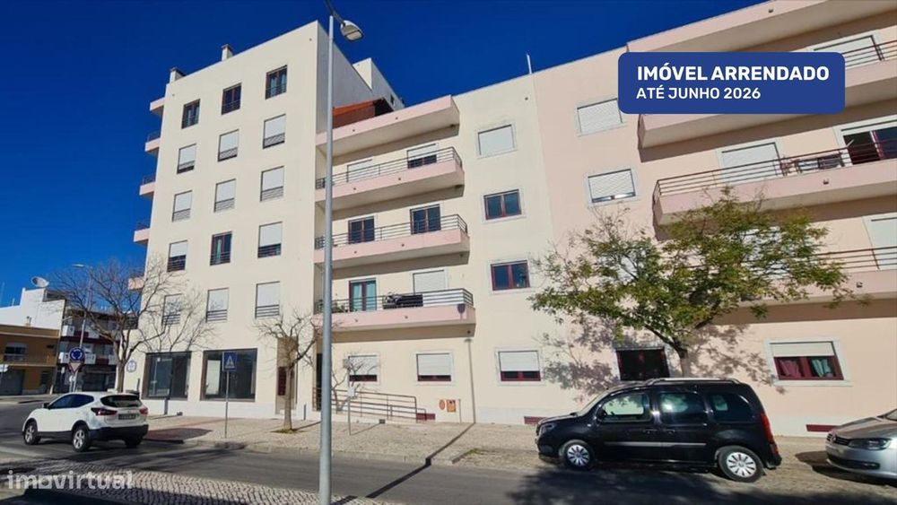 Apartamento T2 em Loulé com Varanda | Ideal para Investimento