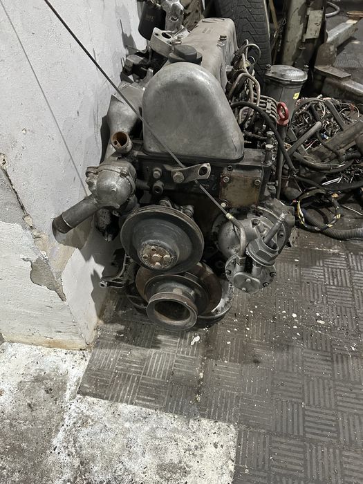 Двигун ом 617 з нввісним, є коробка передач(КПП) до нього,тнвд все ок.