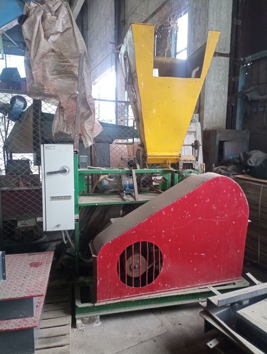 Прес виготовлення брикетів