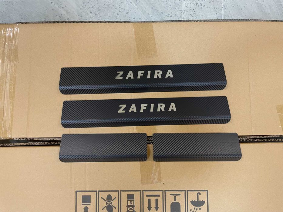 Накладки на пороги Opel Zafira C с 2011 Нержавейка в карбоне