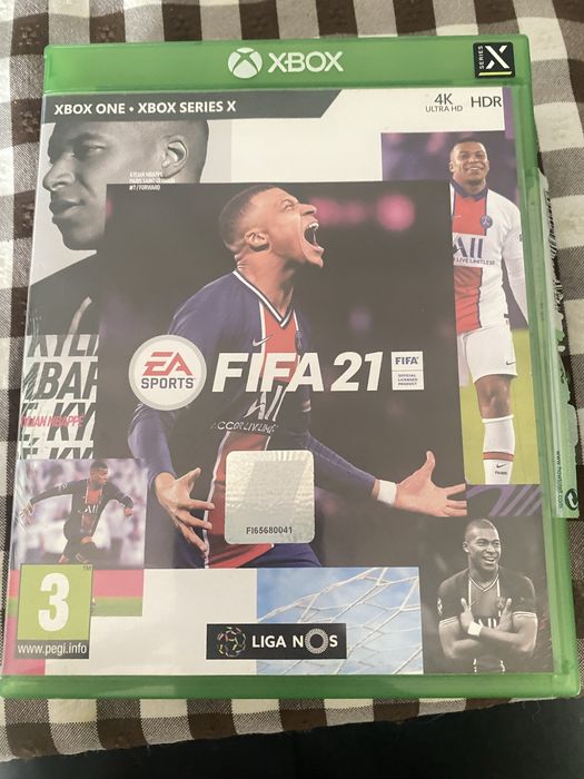 Xbox 360 one 500 GB + 7 jogos + 2 comandos