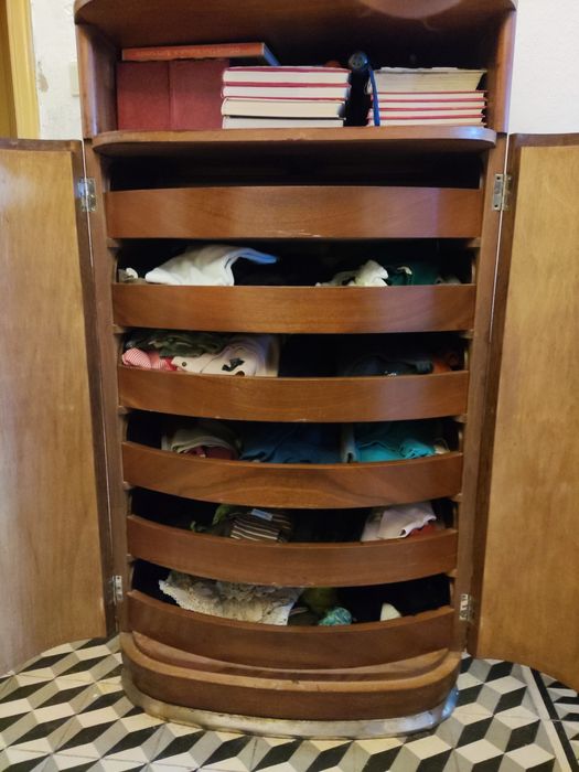 Armário com 6 gavetas