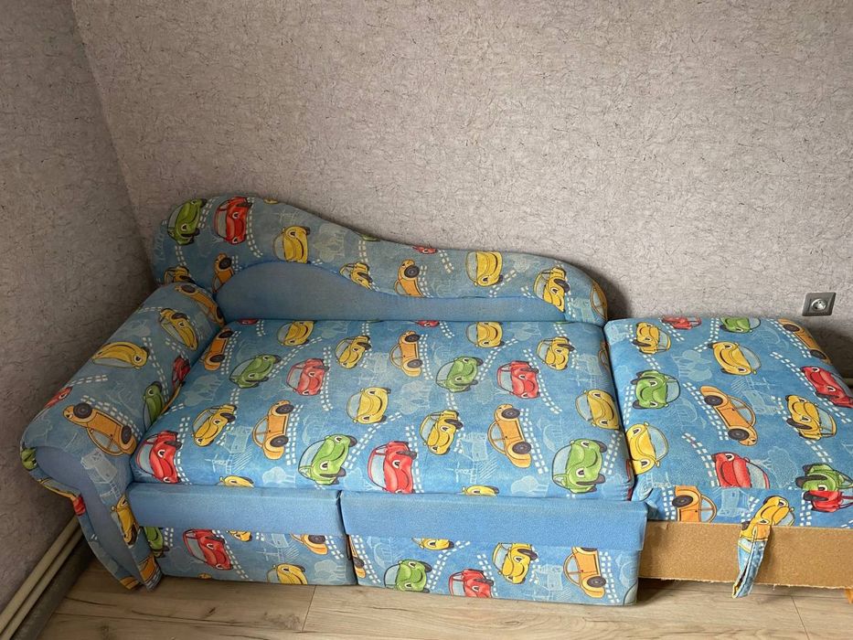 Диван в дитячу кімнату