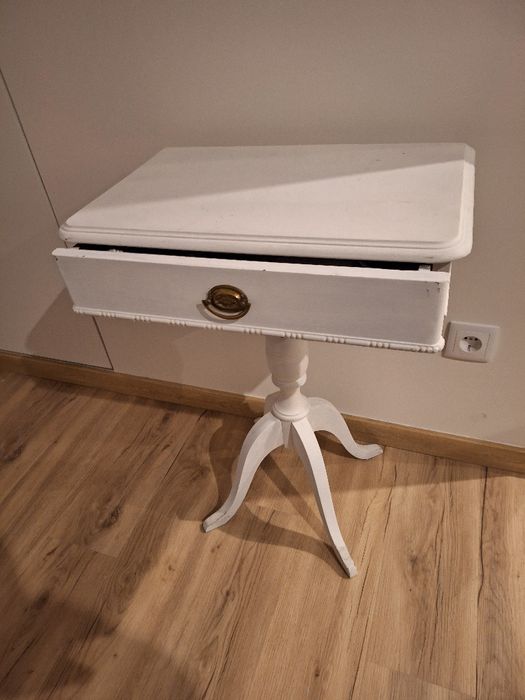 Pequena mesa de apoio