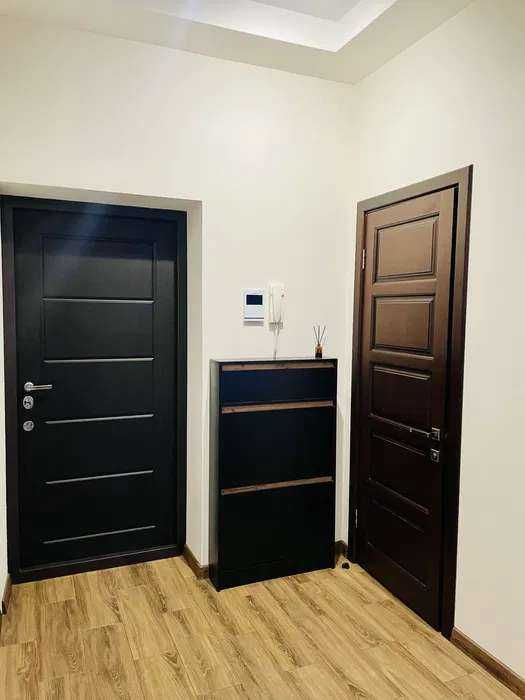 Посуточно 2к квартира площадь Поэзии