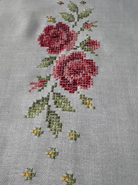 Bieżnik   Haftowany róze do kolekcji