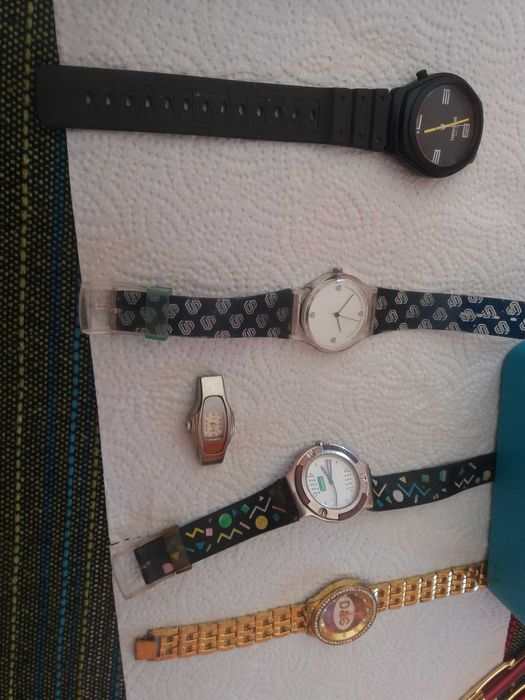 Malas calças vestidos sandálias ténis bikinis estado novo