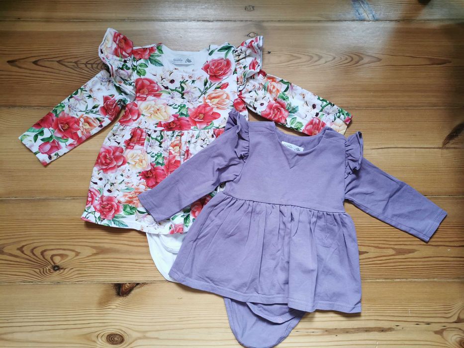 Ewa Collection - dwie sztuki body z sukienką ze skrzydełkami - r. 80